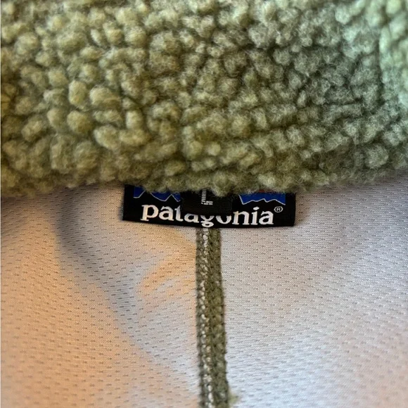 Patagonia Light Olive Green Retro-X Sherpa Fleece with Navy Logo Tag - Picture 4 of 6